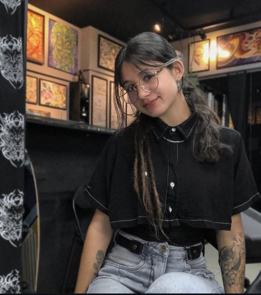 Trabalho como tatuadora independente em Balneário Camboriú